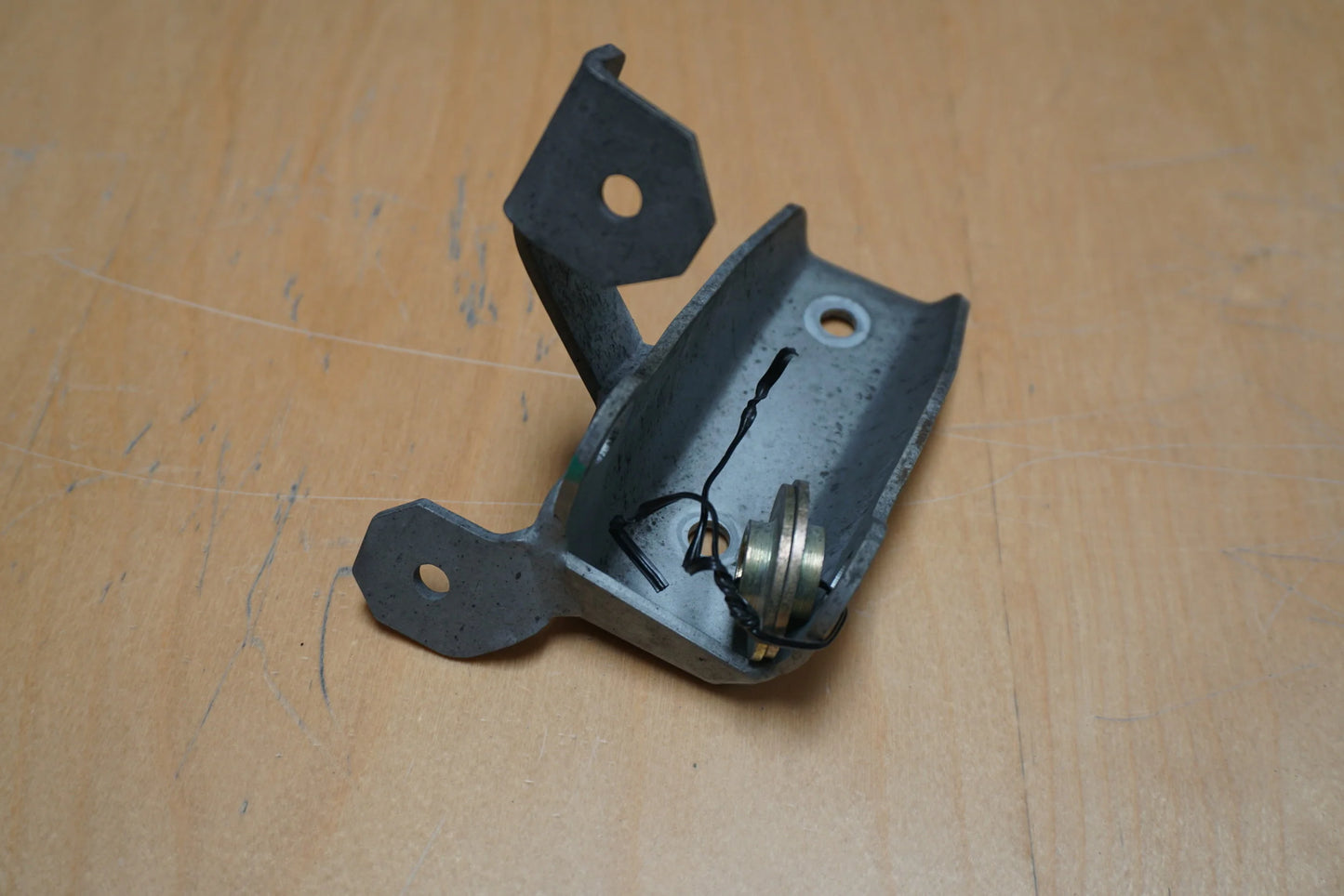 Used Front Upper Shock Bkt, RH Pass, B116C0010F